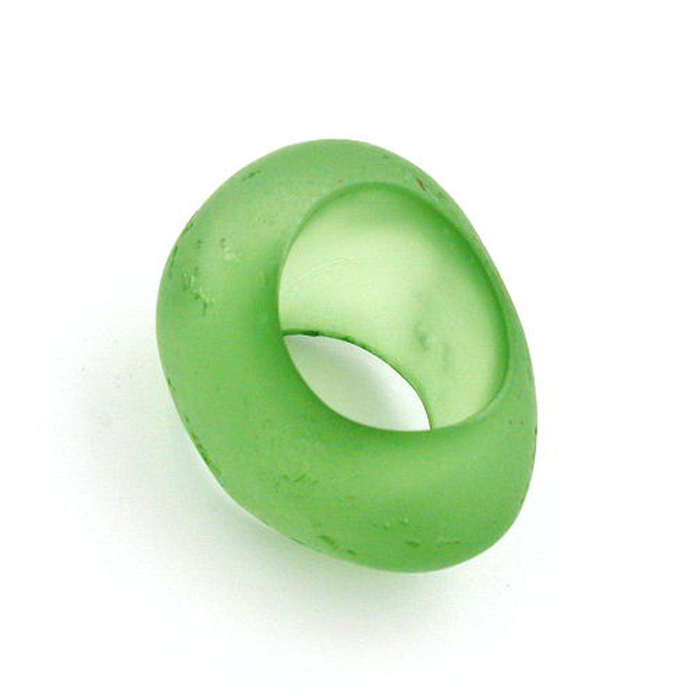 Tuchperle oval grün-matt Struktur
